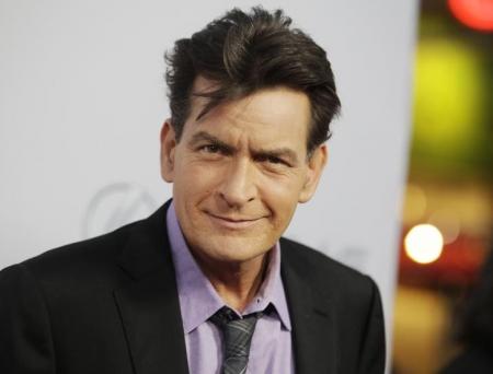 Charlie Sheen diz em programa de TV que é HIV positivo