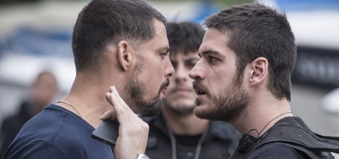 Cauã Reymond e Marco Pigossi aparecem ensanguentados em foto; veja