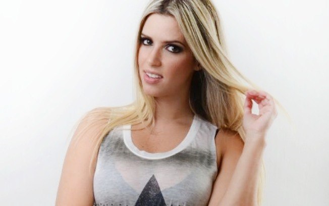 Nova vocalista da banda Calypso coloca megahair para se assemelhar a Joelma