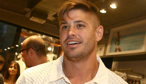 Dado Dolabella comete gafe em rede social e diz que feministas defendem direitos das fêmeas