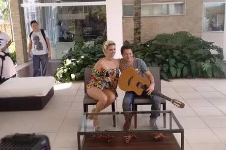 Chimbinha se apresenta pela primeira vez com nova integrante do Calypso