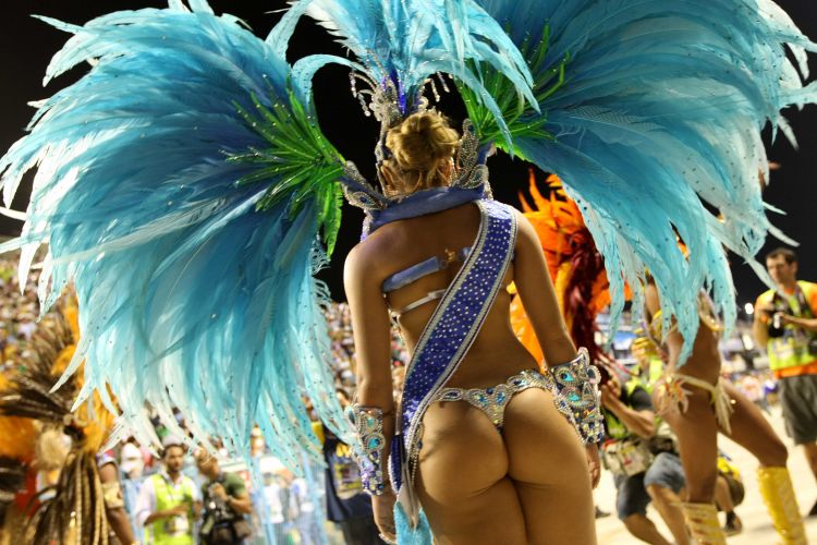 Cantora famosa é a nova musa do carnaval carioca