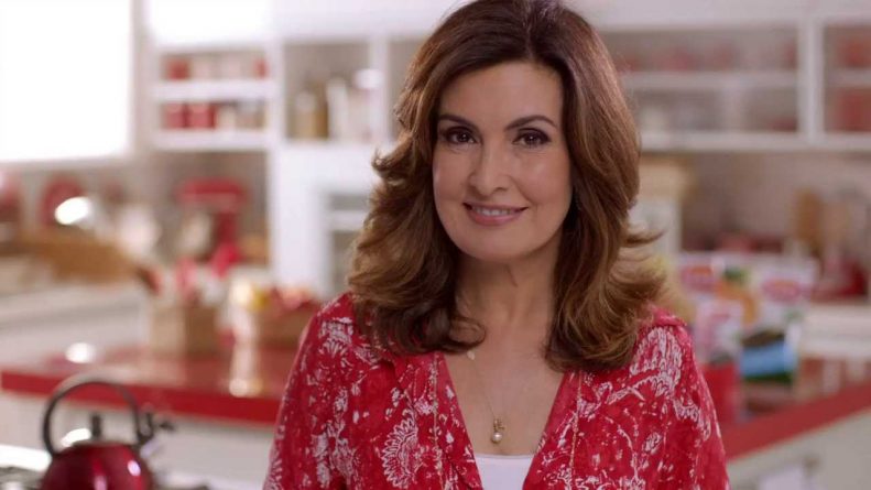 Fátima Bernardes aparece mais no intervalo da Record do que na Globo