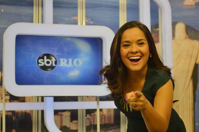 Apresentadora e repórter do SBT choram no ar após notícia chocante