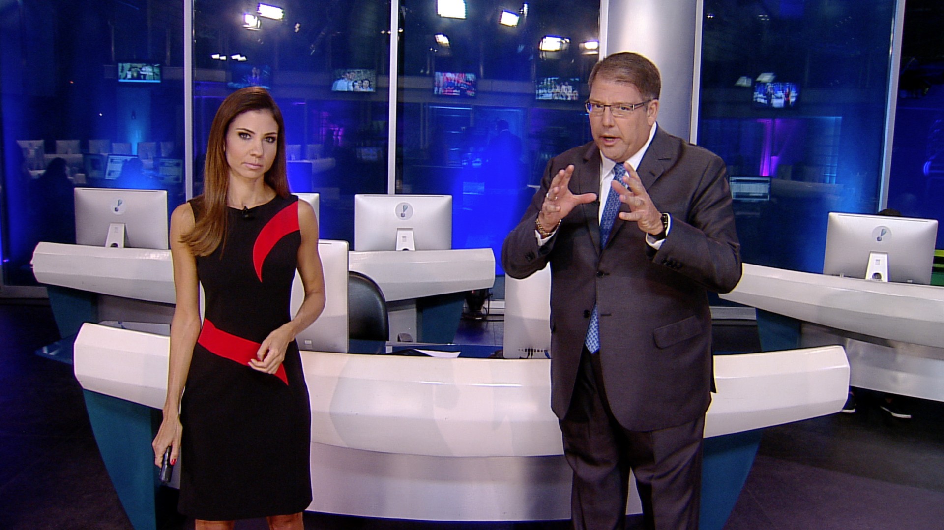 Os apresentadores do RedeTV News Amanda Klein e Luciano Faccioli. Foto: Divulgação/RedeTV!