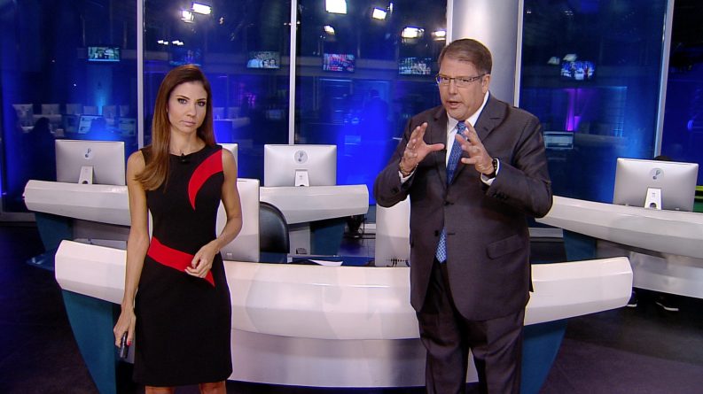 Apresentador da RedeTV! deixa escapar palavrão durante telejornal; assista