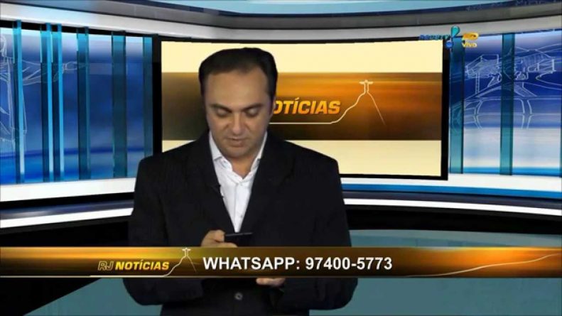 Apresentador da RedeTV! revela em programa ter mesma arma que bandido