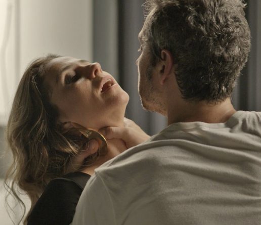 ‘A Regra do Jogo’: Atena tira Romero do sério com revelação