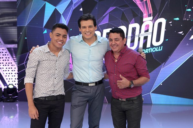Celso Portiolli recebe Felipe Araújo, João Reis e Léo Nascimento no “Sabadão”