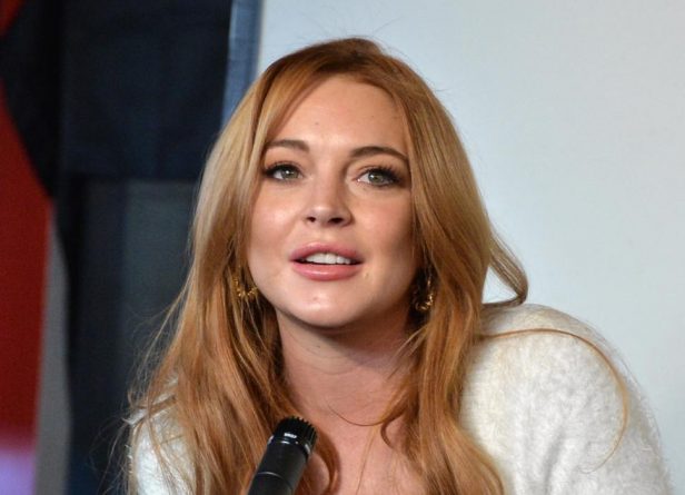 Lindsay Lohan é expulsa de bar por cuspir em cliente e insultos racistas