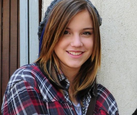 Alice Wegmann tira selfie com Al Pacino e fãs deliram; confira