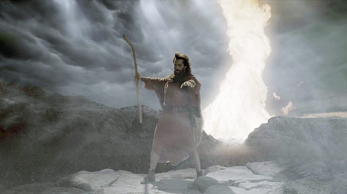 Estreia do filme “Os Dez Mandamentos” produz o milagre das poltronas vazias nos cinemas