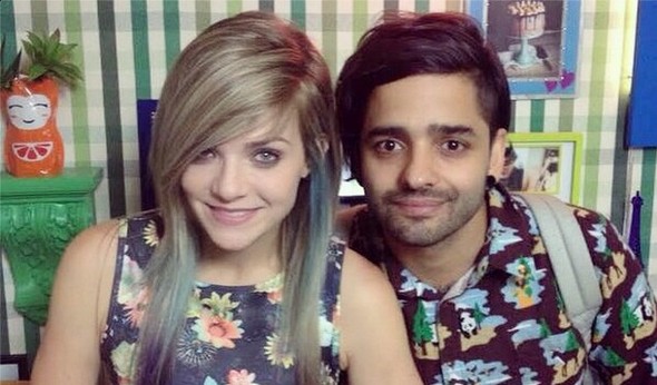 Lucas Silveira da Banda Fresno divulga foto com a mulher e sua primeira filha; confira