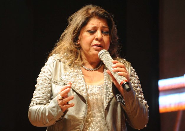 Ousada! Roberta Miranda se inspira em Justin Bieber e posta nude em rede social