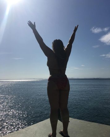 Preta Gil recebe elogios dos fãs em foto de biquíni: “Corpão”