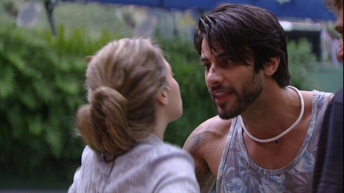 “BBB 16”: Barraco! Renan encara Ana Paula e ofende a sister