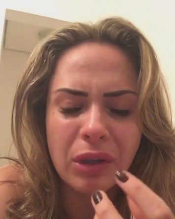 Ana Paula chora em vídeo e comemora um milhão de seguidores