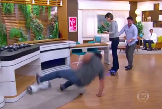 Apresentador leva tombo ao vivo no programa “Bem Estar”