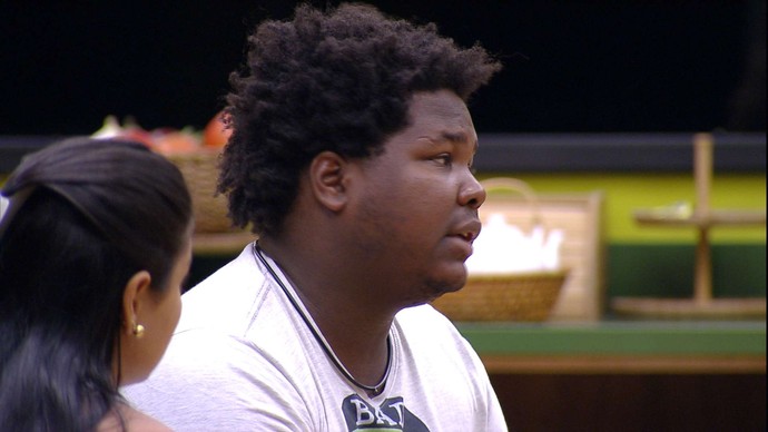 “BBB 16”: Ronan comenta sobre Maria Claudia: “Já era. Está me encarando”