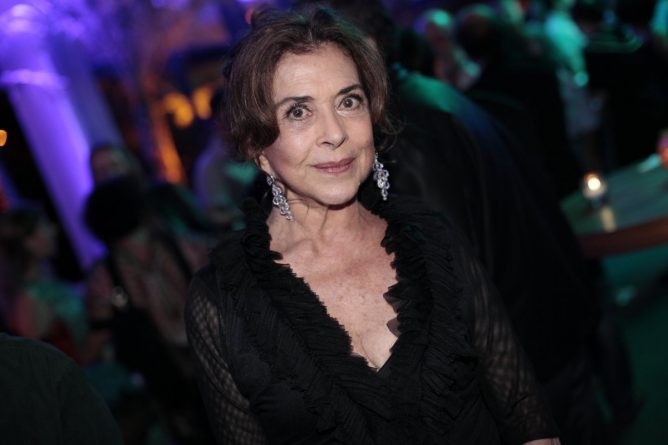 Betty Faria passa por cirurgia nos joelhos: “Faço fisioterapia todos os dias”