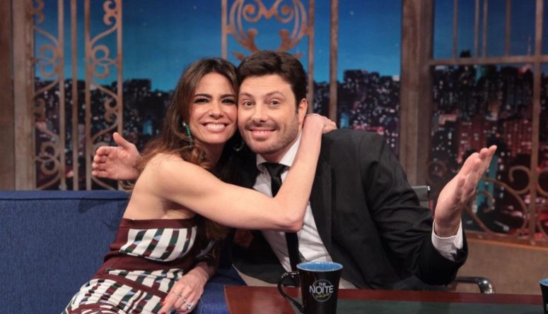 Na estreia do “The Noite”, Luciana Gimenez afirma que já traiu e que não descarta dormir com uma mulher