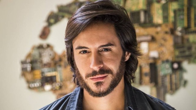 Ricardo Tozzi é chamado para elenco de “Sagrada Família”, próxima novela das 9