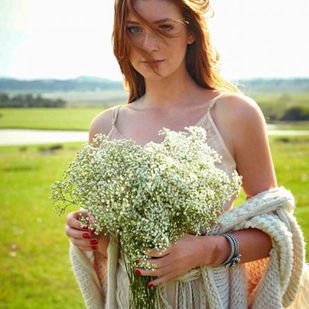 Marina Ruy Barbosa contrai virose, mas trabalha até de madrugada no feriado