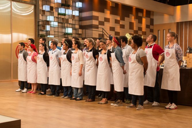 Candidatos entram pela primeira vez na cozinha do “MasterChef”