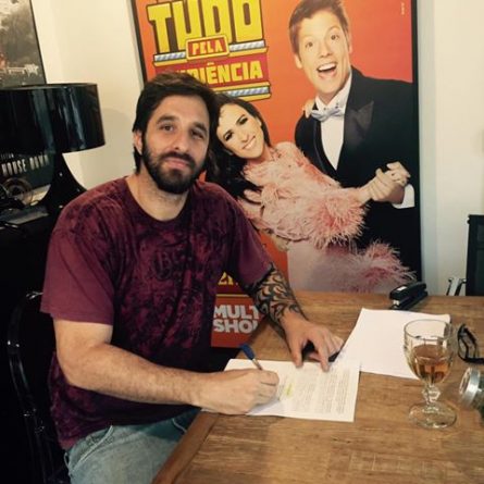 Rafinha Bastos anuncia que apresentará talk show na TV paga