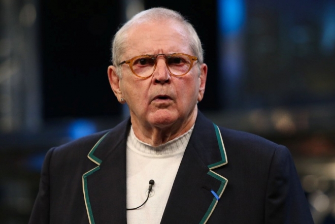 Convidado da platéia grita “Fora, Dilma!” e Jô Soares fica irritado