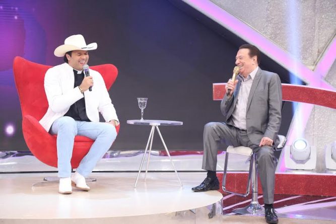 “A Igreja não está perdendo fiéis, infiel foi quem deixou ela” diz padre Alessandro Campos no Programa Raul Gil deste sábado (16)