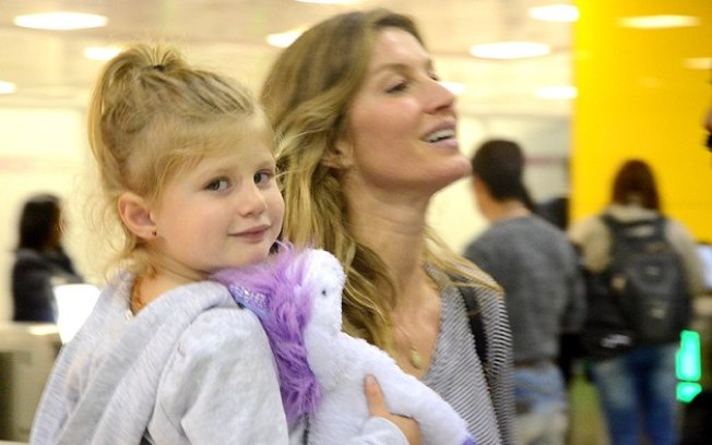 Filha de Gisele Bündchen chama atenção pela semelhança com a mãe