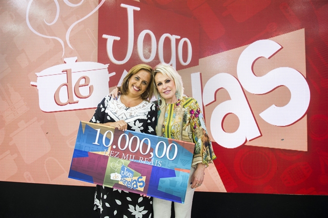 Ana Maria Braga e Eliane Luna, vencedora do 18º Jogo de panelas. Foto: Globo/João Miguel Júnior