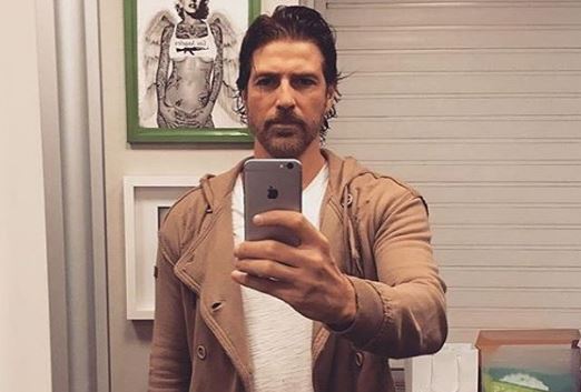 Reynaldo Gianecchini assume barba grisalha em novo visual