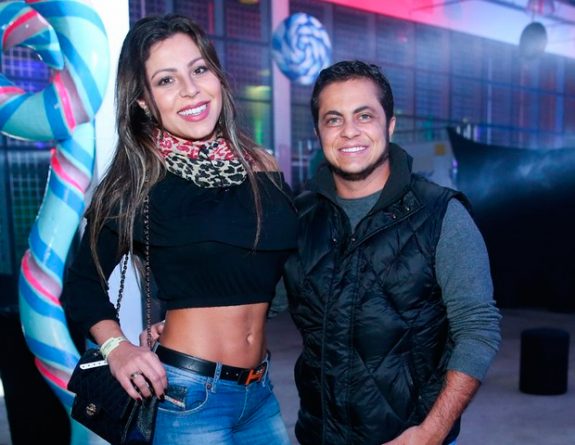 Thammy Miranda surge barbudo em festival LGBT em São Paulo