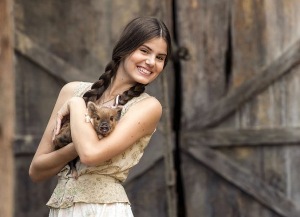 Globo pretende anunciar novo trabalho de Camila Queiroz