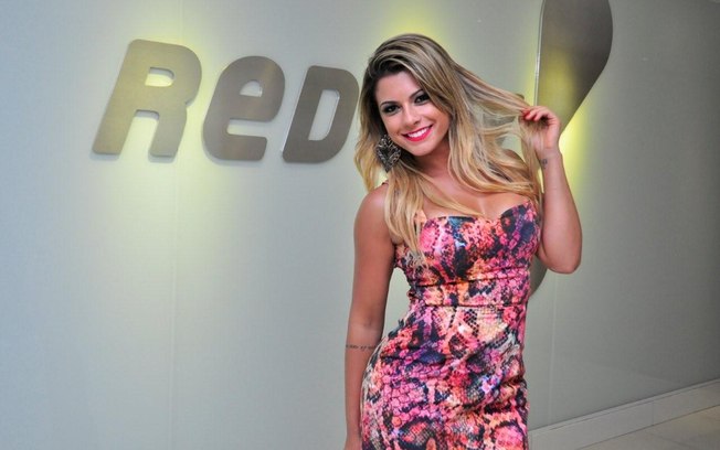 Babi Rossi estreia como repórter de novo programa da RedeTV!