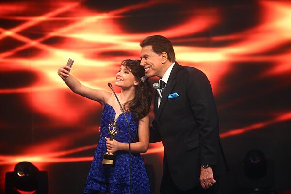 SBT renova contrato com Larissa Manoela até 2017