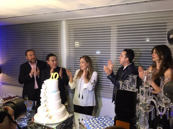 (Foto: Artistas parabenizam Sonia Abrão pelos 10 anos do "A Tarde É Sua"/Felipe Cavalcante e Paulo Carvalho/BastidoresDaTV)