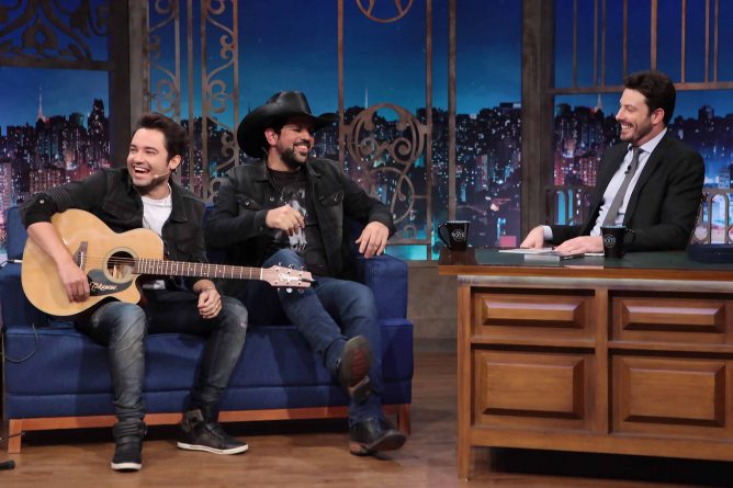 Danilo Gentili recebe a dupla Fernando e Sorocaba no “The Noite”