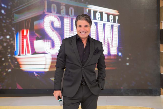 Em programa de estreia, João Kléber entrevista Andrea Bocelli na RedeTV!