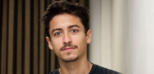 Globo bate o martelo e Jesuíta Barbosa viverá vilão em “Verão 90º”