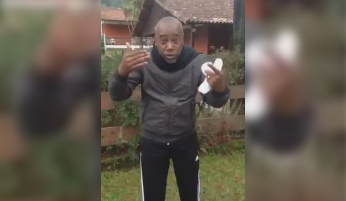 Ator da Globo é impedido de alugar casa e reclama de discriminação