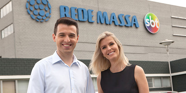 Thays Beleze e Eduardo Scola, apresentadores da Rede Massa. (Foto: Divulgação)