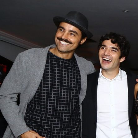 Globo estuda sexo entre homens em “Liberdade, Liberdade”