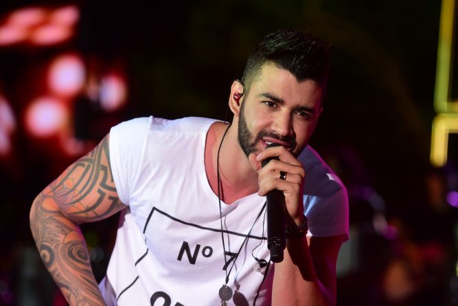 Gusttavo Lima se solidariza com fã atingida por garrafa em show
