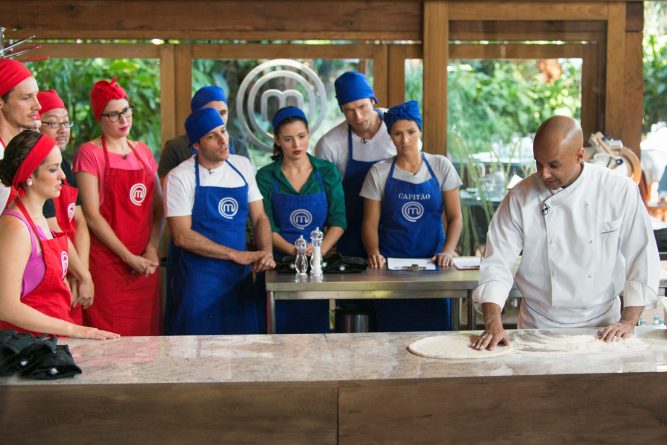 Cozinheiros do “MasterChef” preparam pizza em mais uma prova em equipe