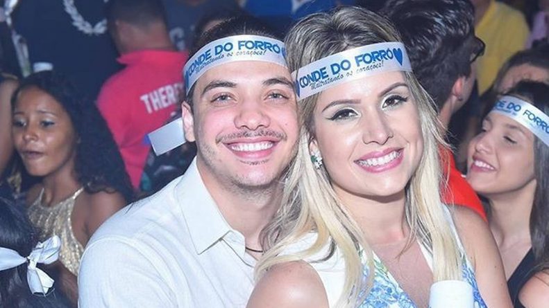 Fãs de Wesley Safadão organizam protesto na porta do casamento do cantor