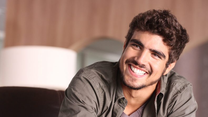 Caio Castro confirma que teve nude vazado em 2013