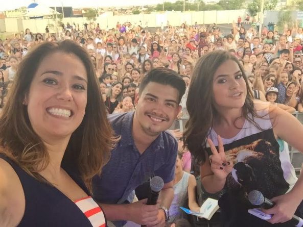 Sob calor de 38ºC, Maisa Silva leva mais de 2,5 mil pessoas para estreia de Pocket Tour, em São José do Rio Preto